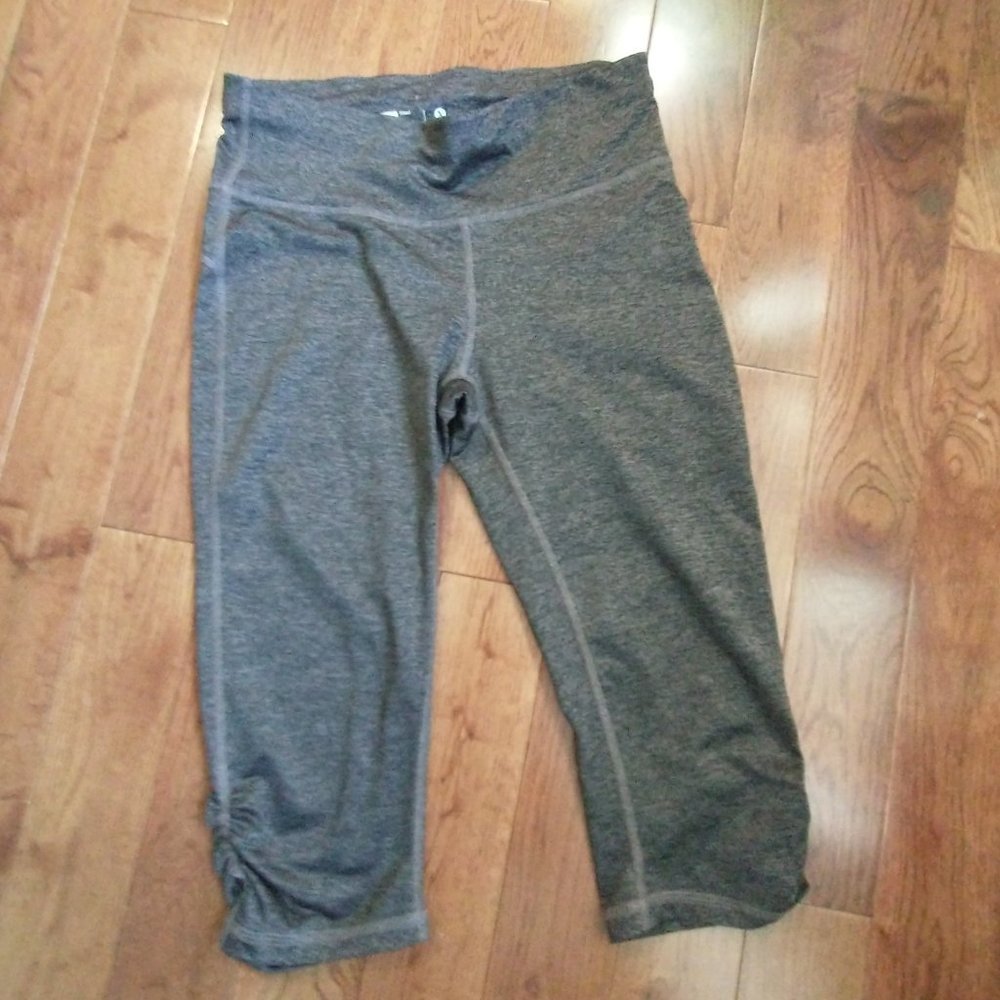 Xersion Cropped Leggings Size Small
